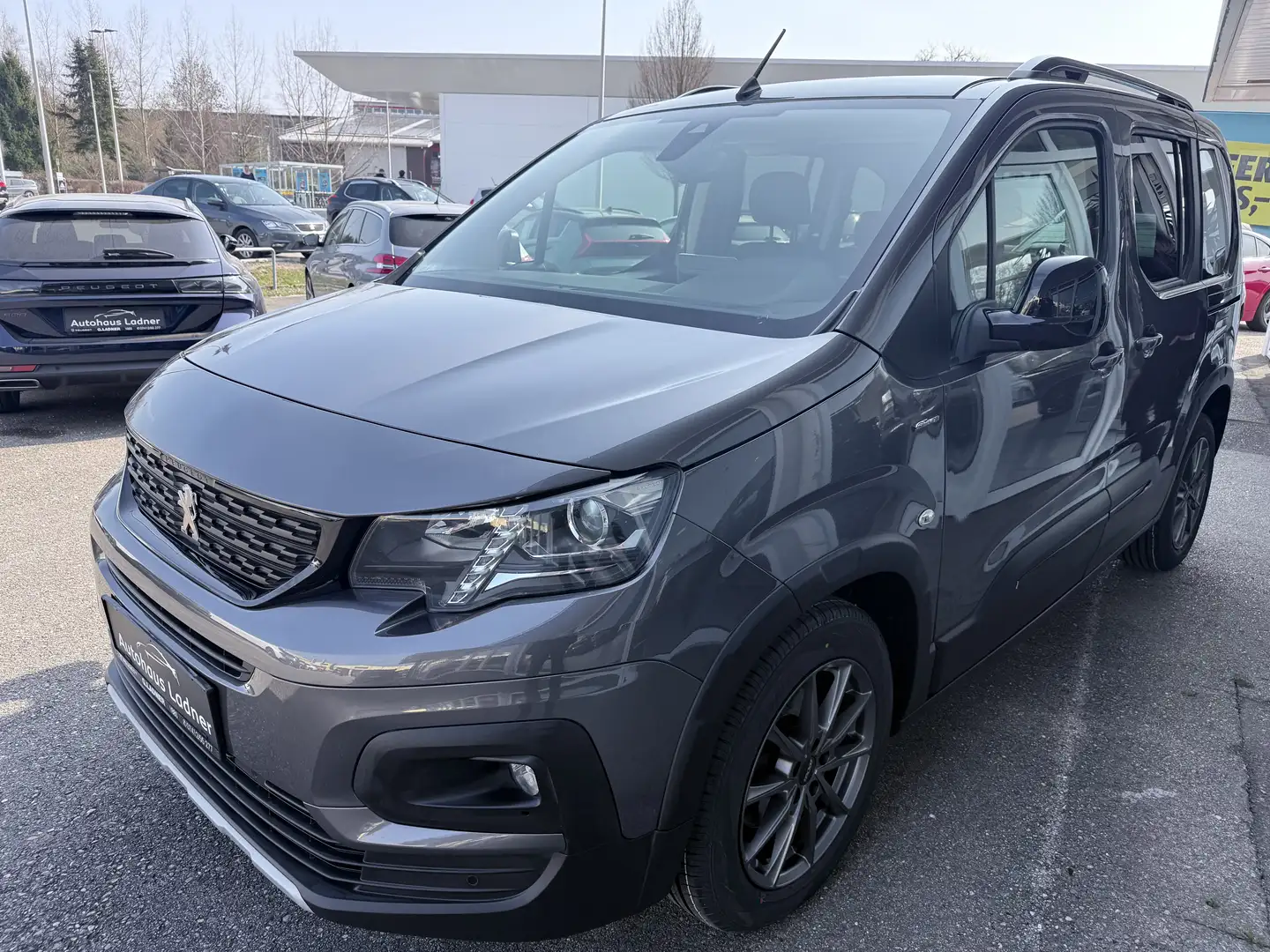Peugeot Rifter GT Line 1,5 BlueHDI 130 Grau - 1