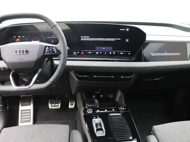 Audi E-Tron S view 12