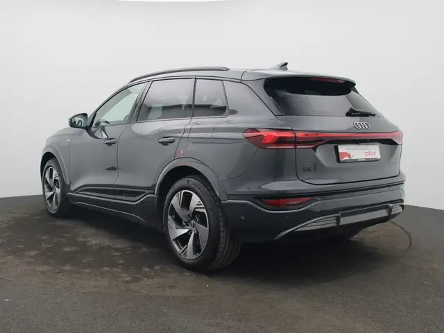 Audi E-Tron S view 5