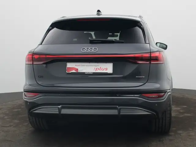 Audi E-Tron S view 6
