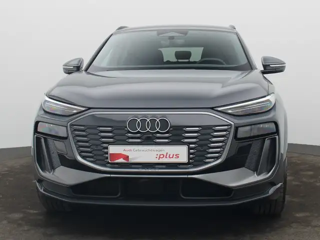 Audi E-Tron S view 3