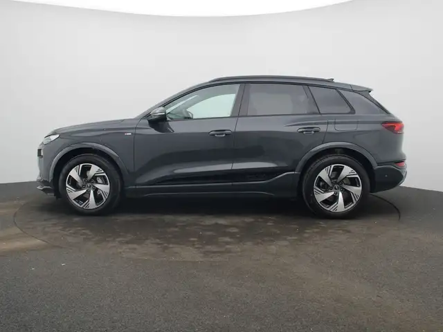 Audi E-Tron S view 4