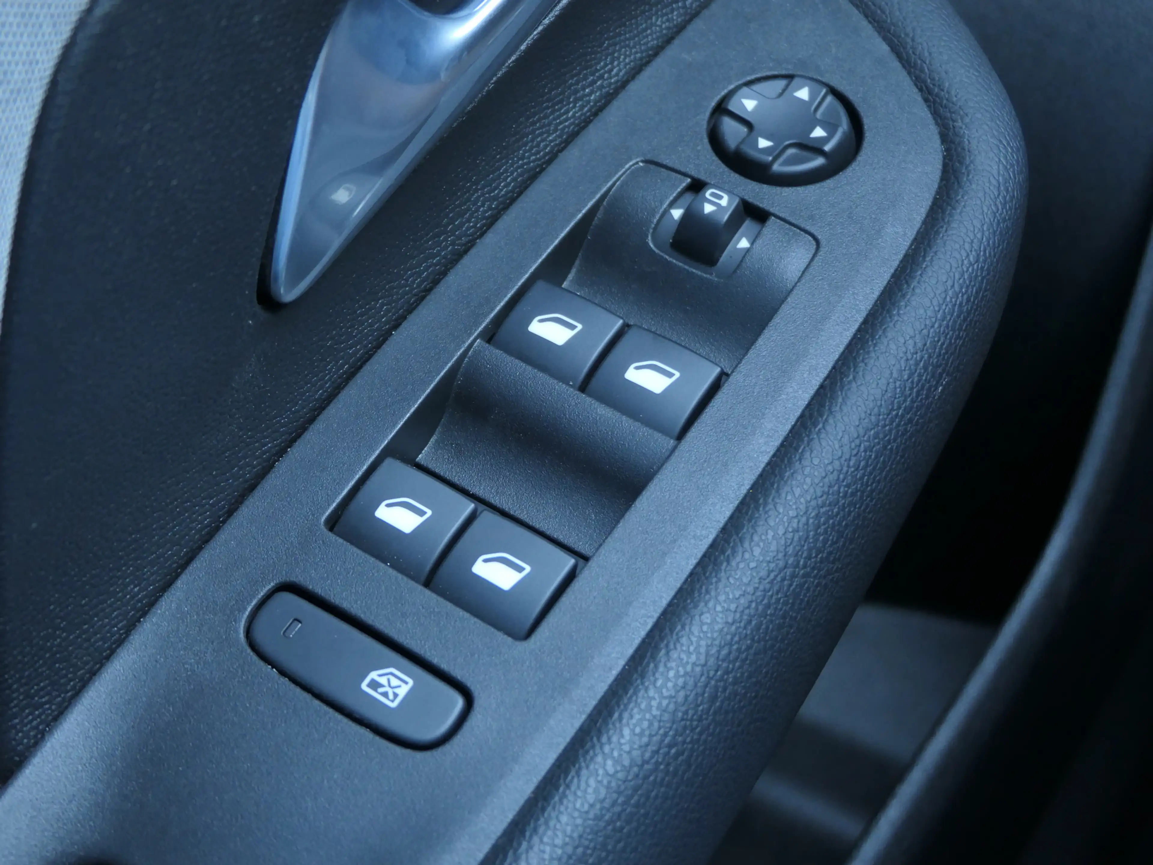 Opel Mokka-E Electric Edition 54 kWh | Camera | Dodehoek detect — photo 33