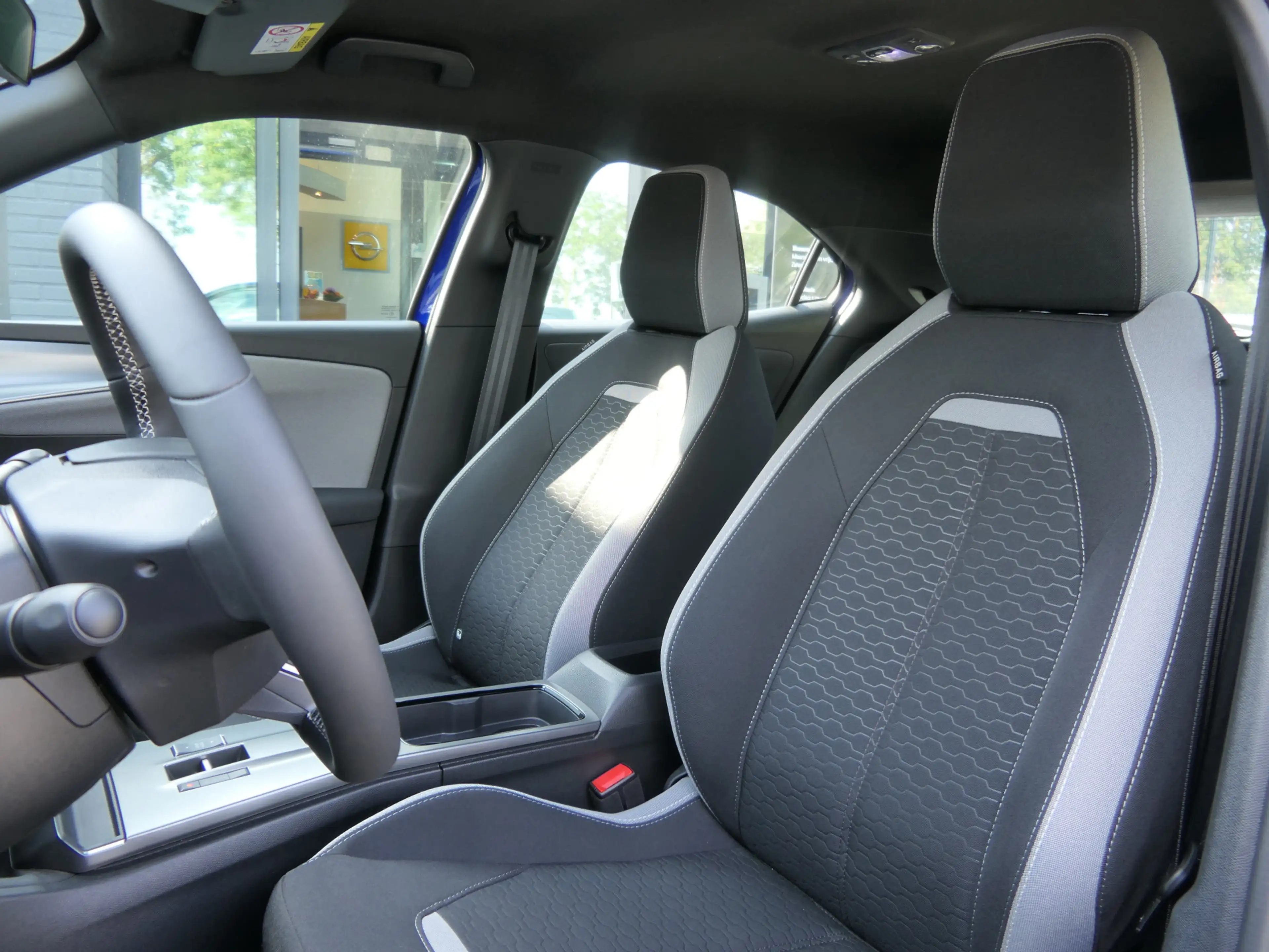 Opel Mokka-E Electric Edition 54 kWh | Camera | Dodehoek detect — photo 4