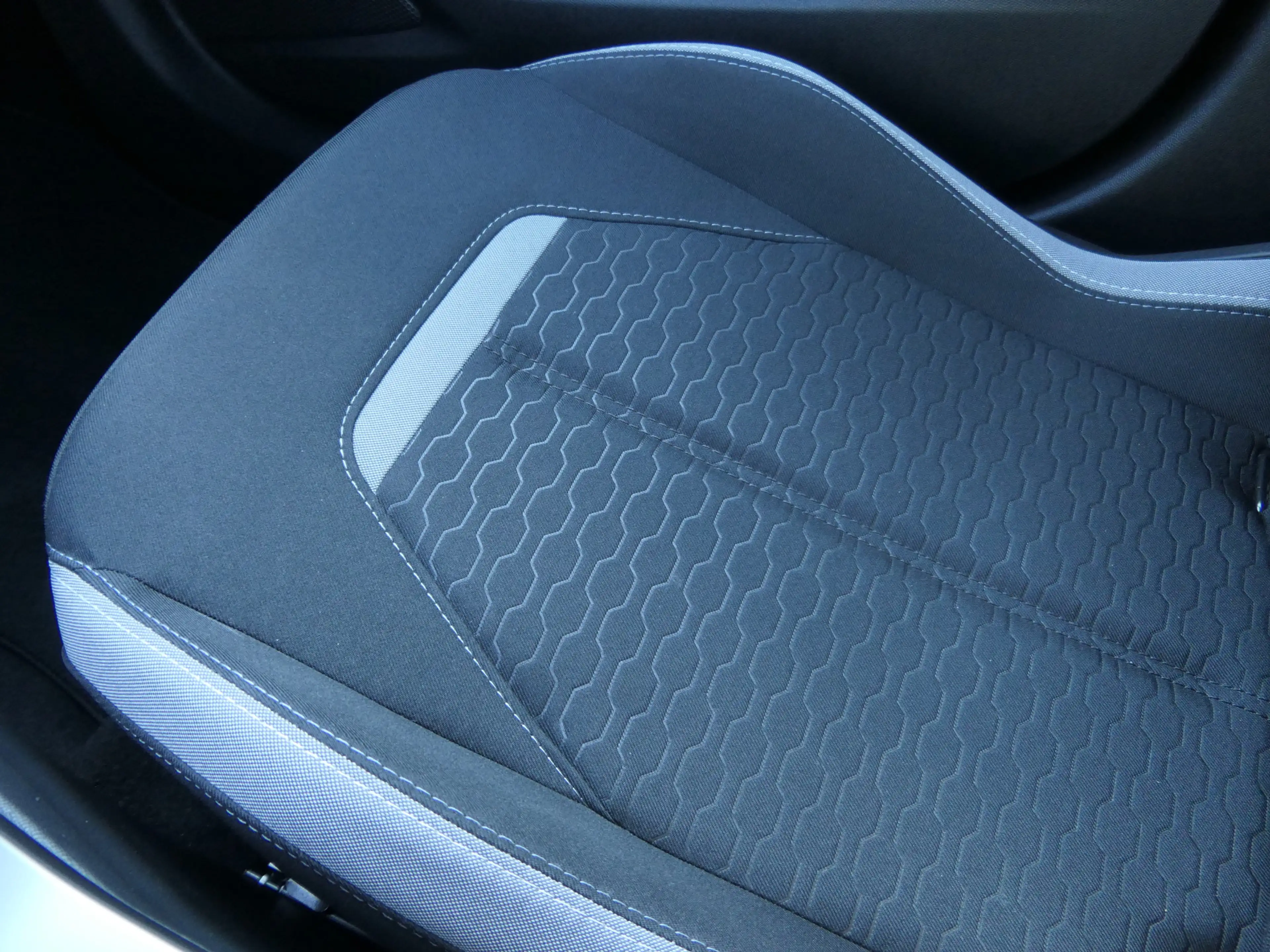 Opel Mokka-E Electric Edition 54 kWh | Camera | Dodehoek detect — photo 18