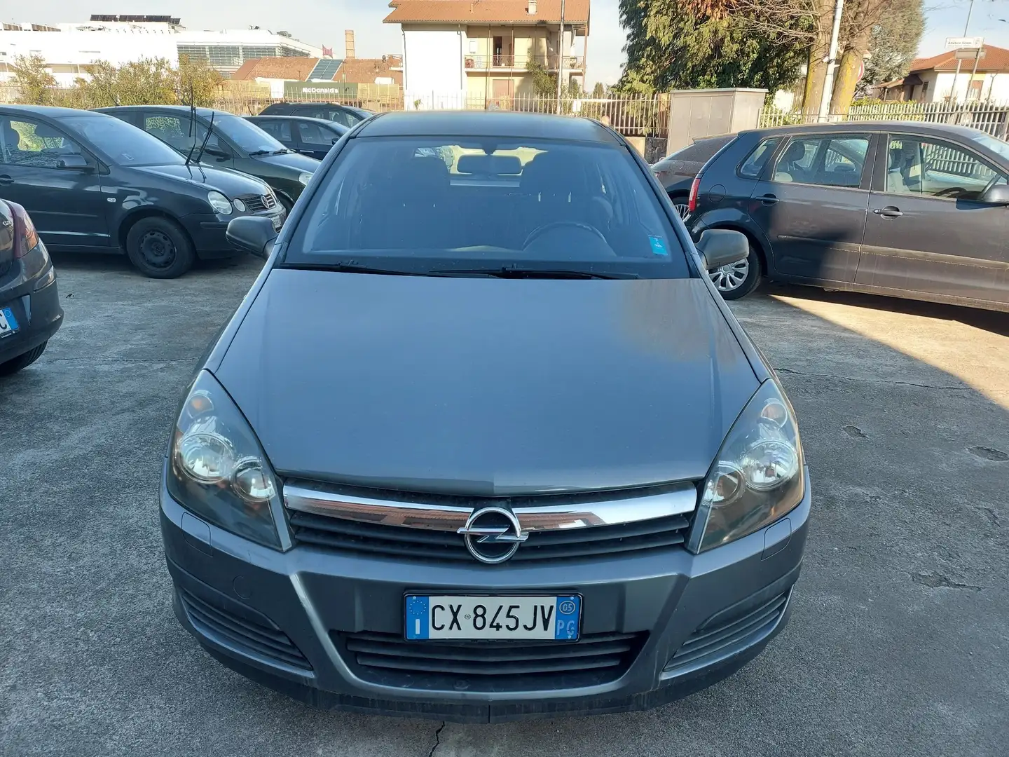 Opel Astra 5p 1.4 twinport Club Gris - 1