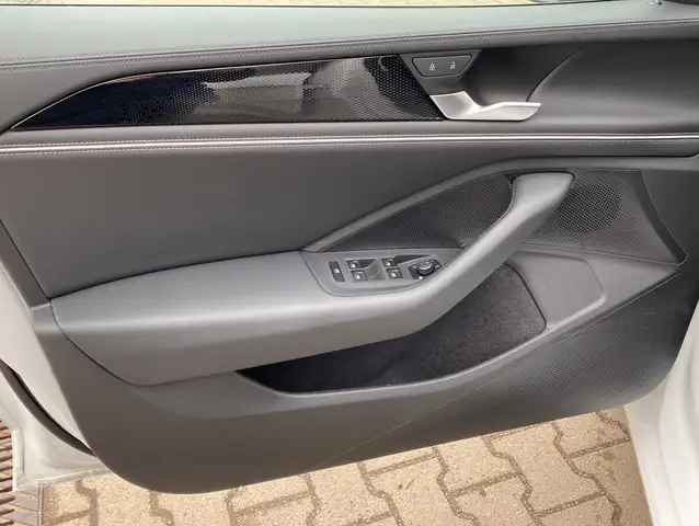 Volkswagen Passat view 10