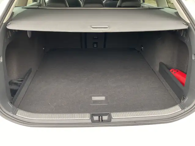 Volkswagen Passat view 13