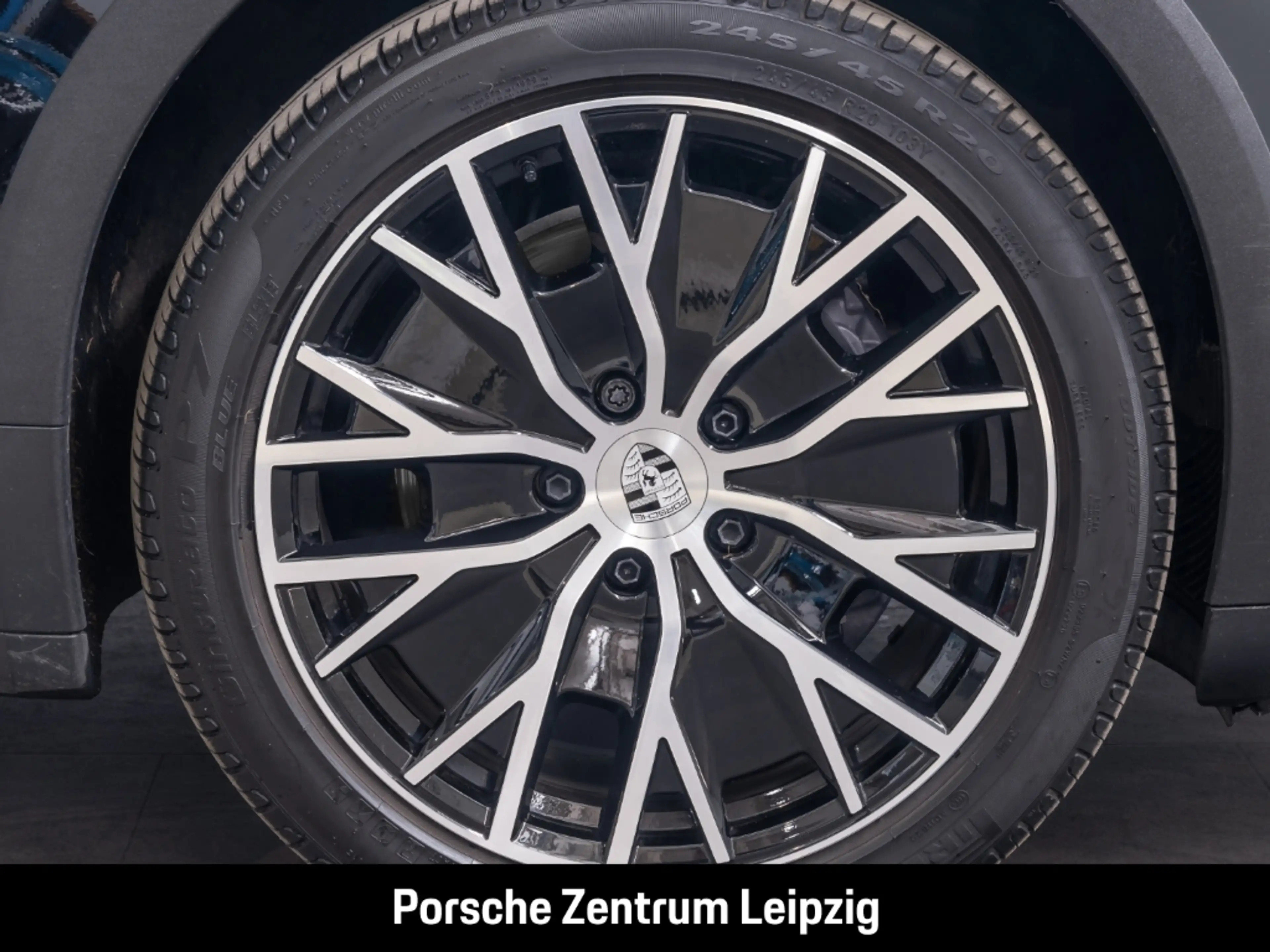 Porsche Taycan 4 Cross Turismo ACC Bose Dachreling Heckträger — photo 10