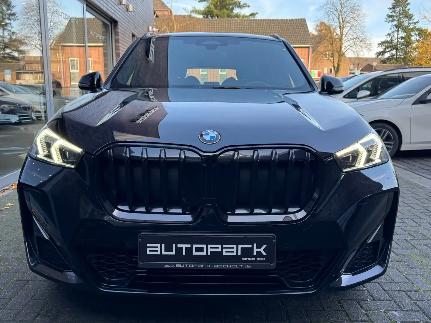 BMW X1 23d xDrive M Sport Premium-Paket DA+ RFK AHK Noir - 2