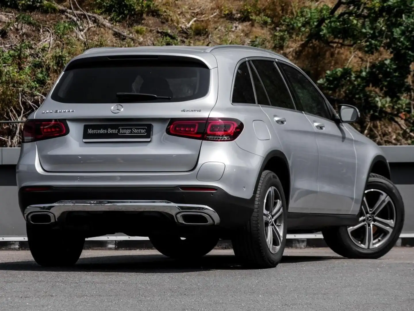 Mercedes-Benz GLC 300 de 4MATIC +MBUX+LED+Wide+AHK+Cam+AUT+SHZ Silber - 2