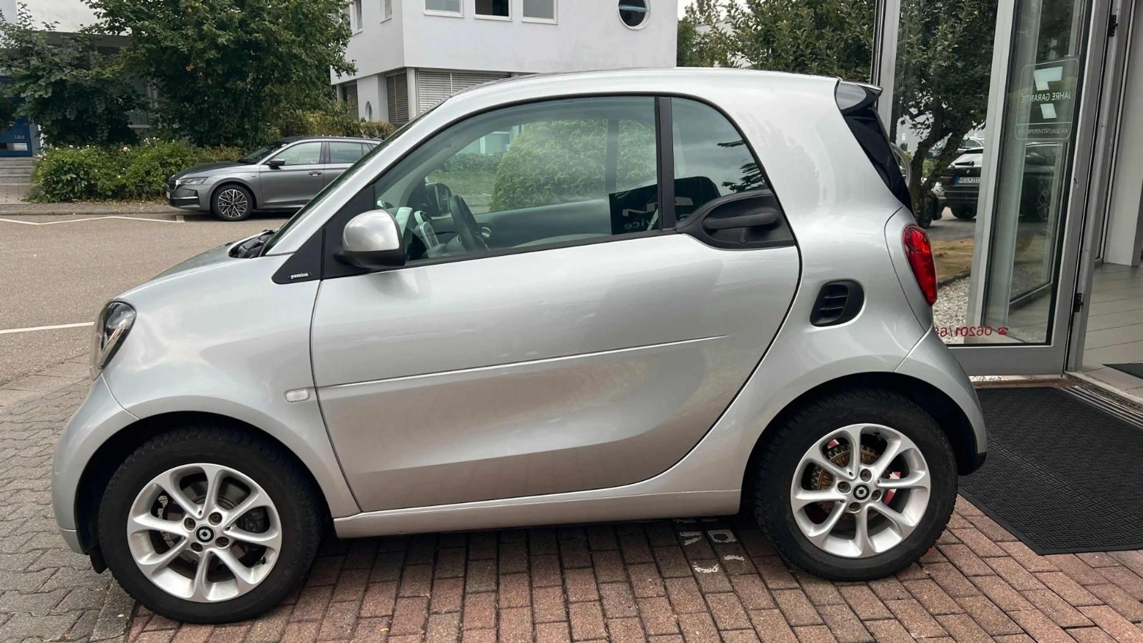smart forTwo fortwo /Navi/Pano/Rückf.Kamera — photo 4