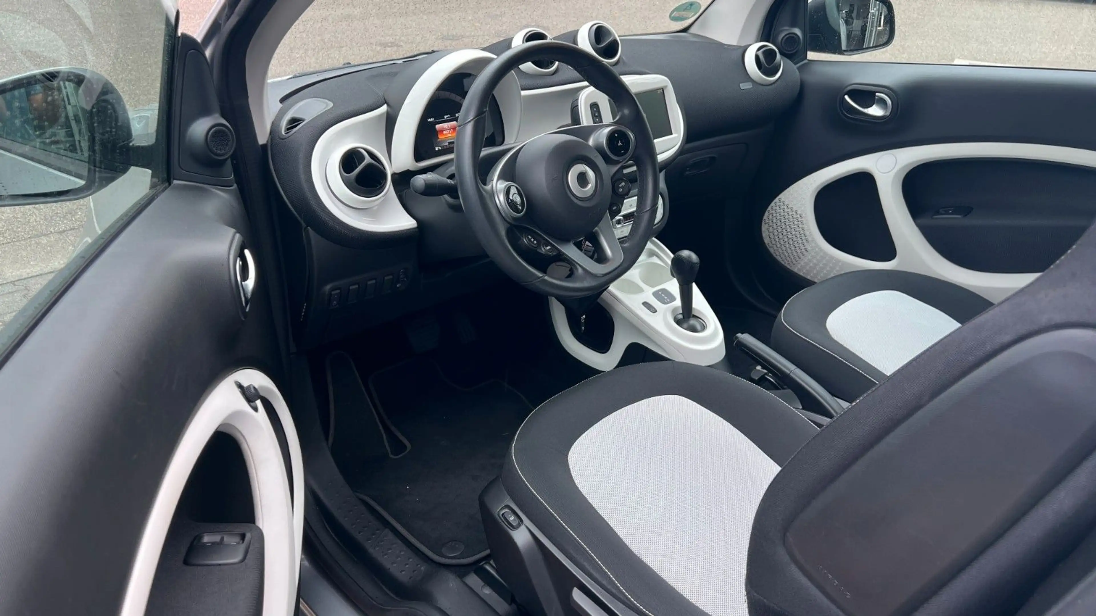 smart forTwo fortwo /Navi/Pano/Rückf.Kamera — photo 12