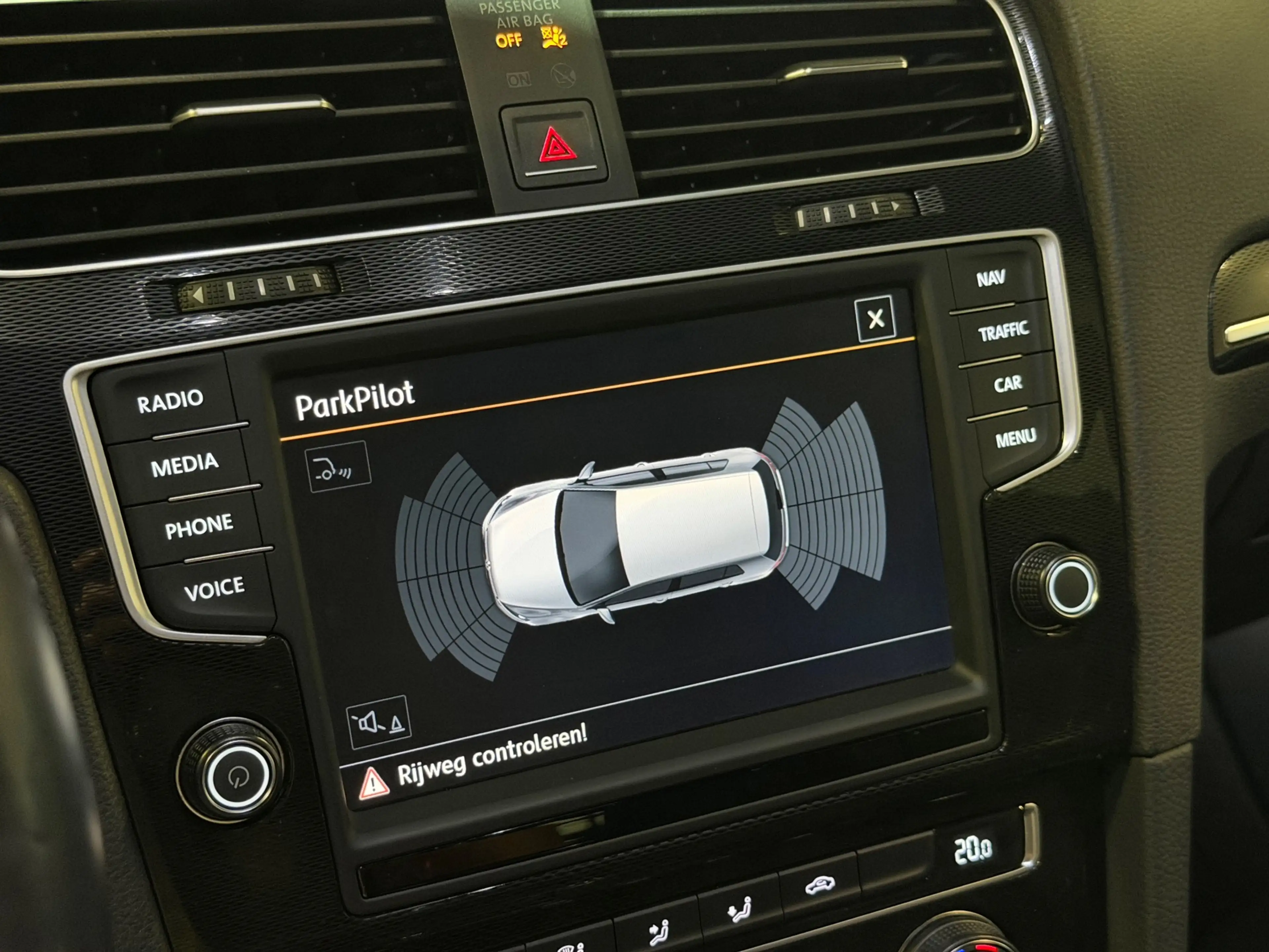 Volkswagen Golf GTE 1.4 TSI DSG/LED/NAVI/CARPLAY/CRUISE/CAMERA/PDC/CLI — photo 31