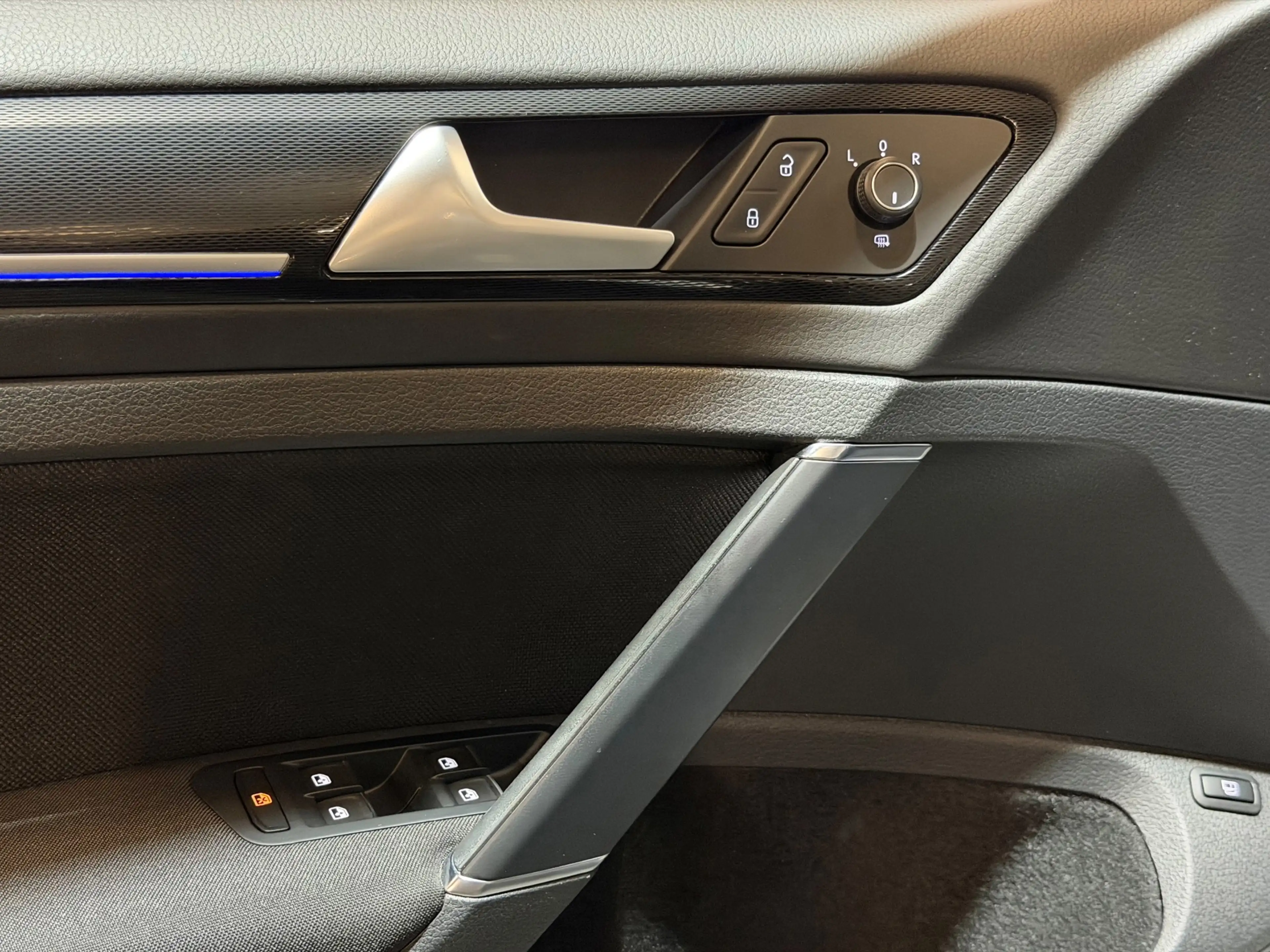 Volkswagen Golf GTE 1.4 TSI DSG/LED/NAVI/CARPLAY/CRUISE/CAMERA/PDC/CLI — photo 12
