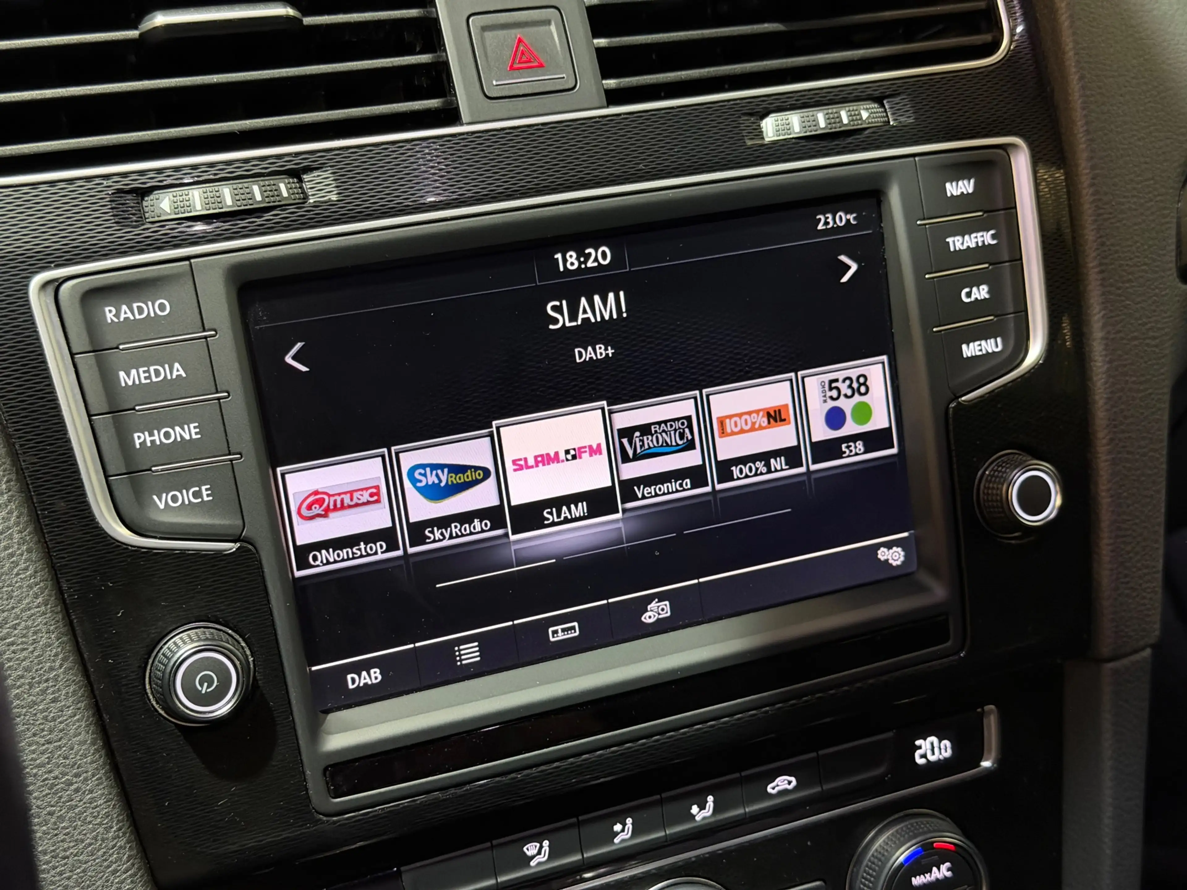 Volkswagen Golf GTE 1.4 TSI DSG/LED/NAVI/CARPLAY/CRUISE/CAMERA/PDC/CLI — photo 23
