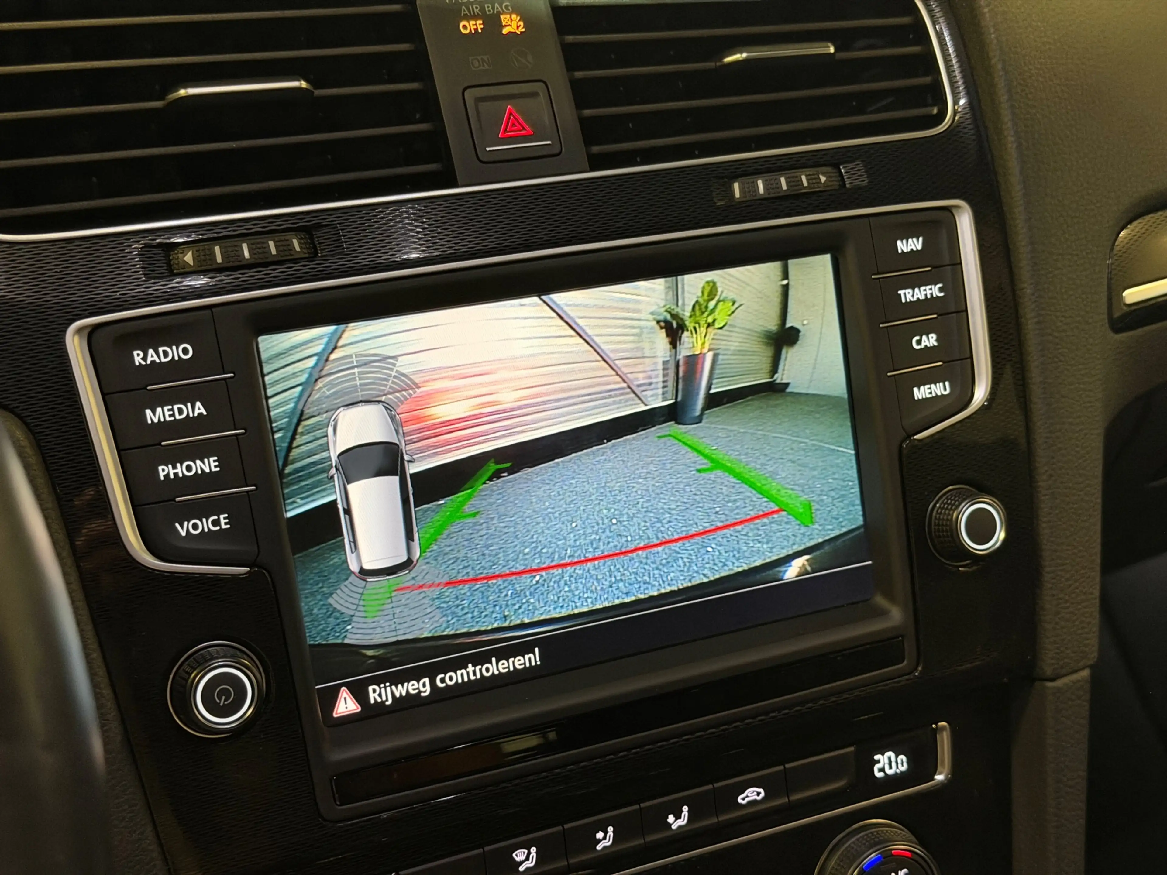 Volkswagen Golf GTE 1.4 TSI DSG/LED/NAVI/CARPLAY/CRUISE/CAMERA/PDC/CLI — photo 16