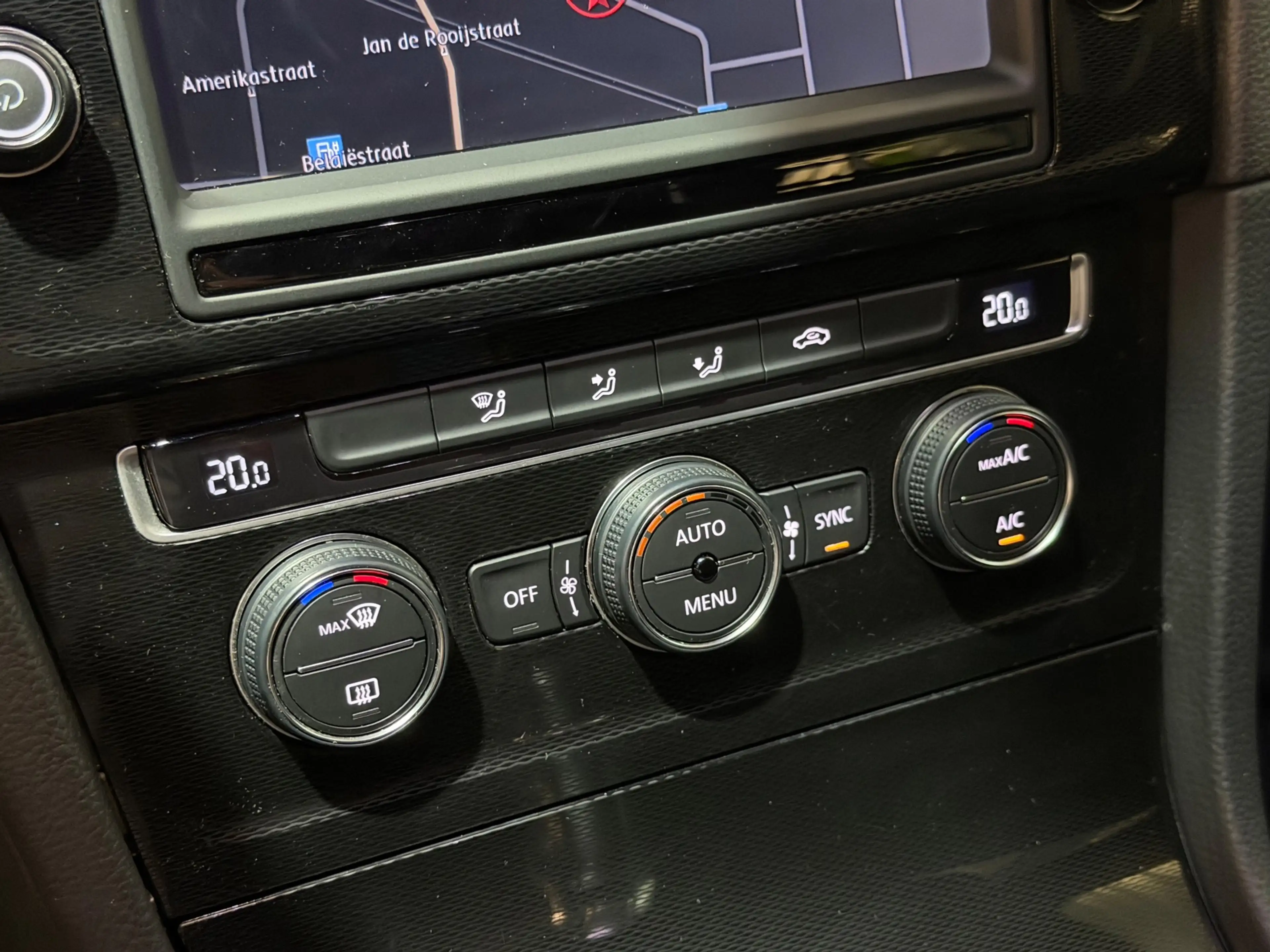 Volkswagen Golf GTE 1.4 TSI DSG/LED/NAVI/CARPLAY/CRUISE/CAMERA/PDC/CLI — photo 21