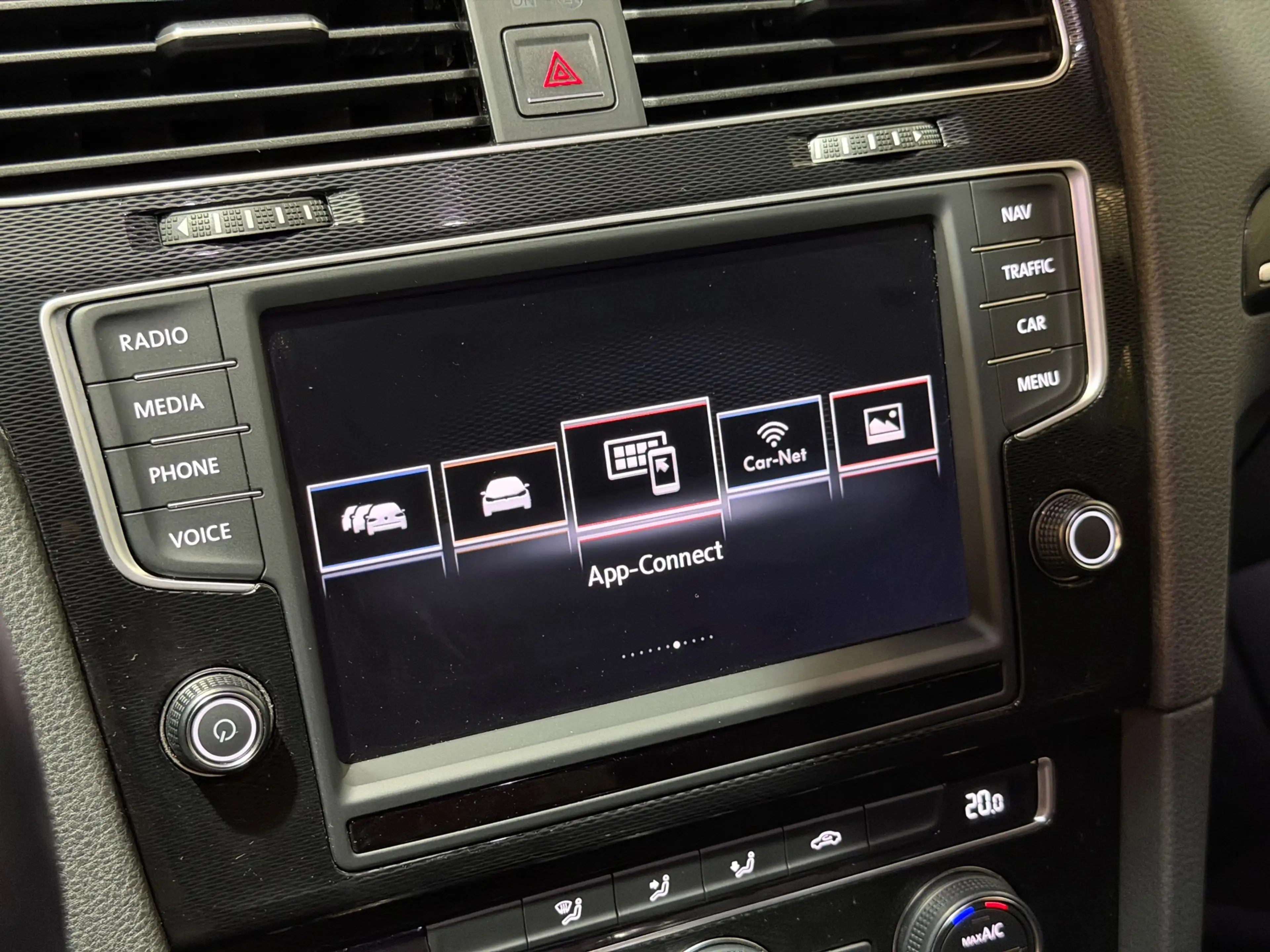 Volkswagen Golf GTE 1.4 TSI DSG/LED/NAVI/CARPLAY/CRUISE/CAMERA/PDC/CLI — photo 24