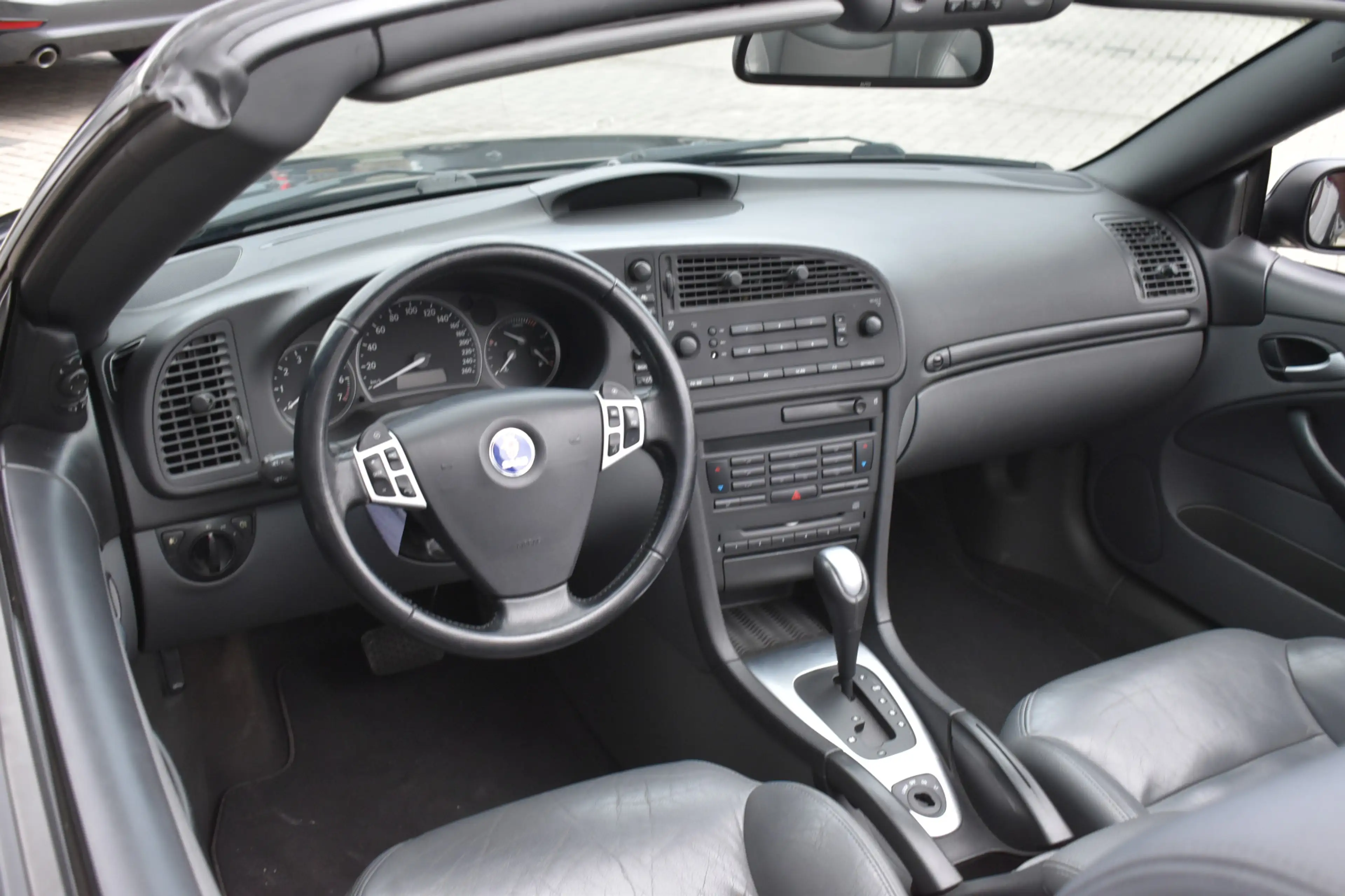 Saab 9-3 Cabrio 2.0t Vector — photo 10
