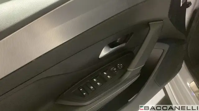 Peugeot 308 view 11