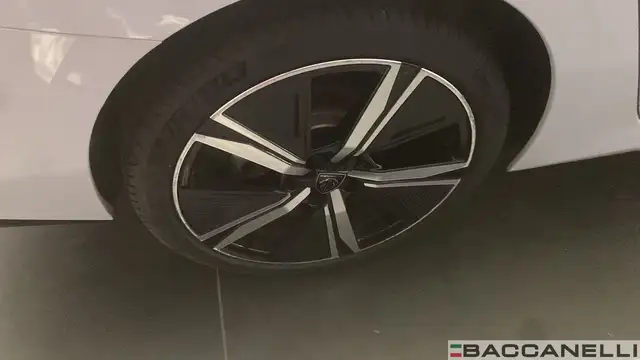 Peugeot 308 view 6
