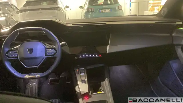 Peugeot 308 view 9