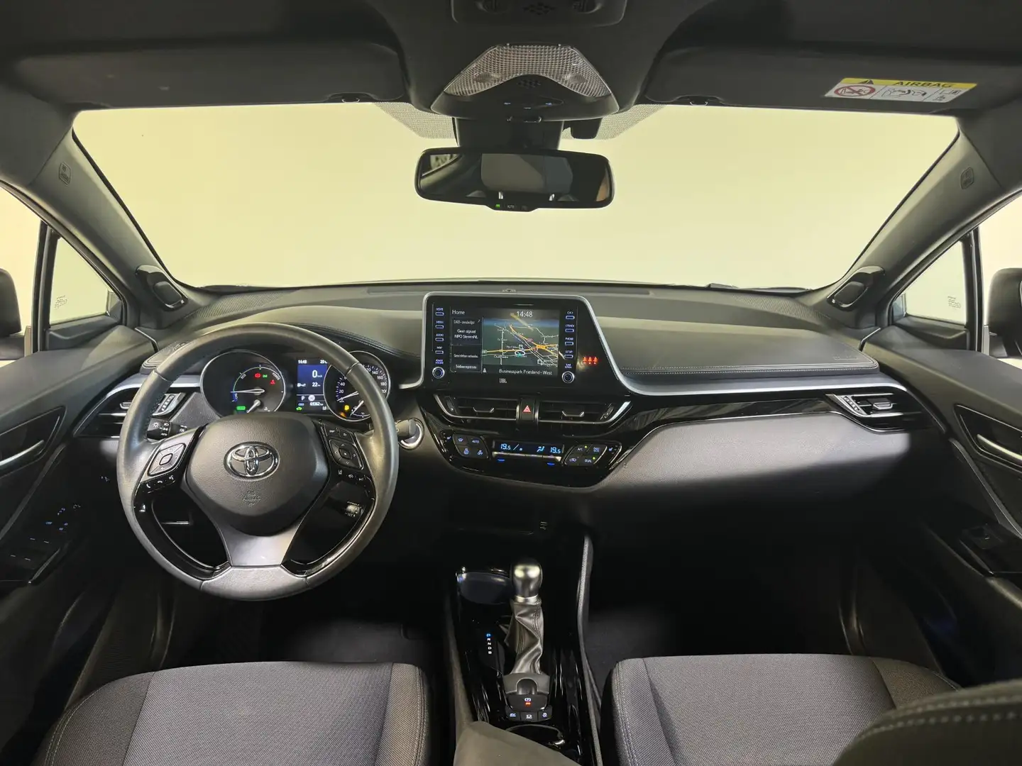Toyota C-HR 1.8 Hybrid First Edition | JBL-audio | Keyless | L Grijs - 2