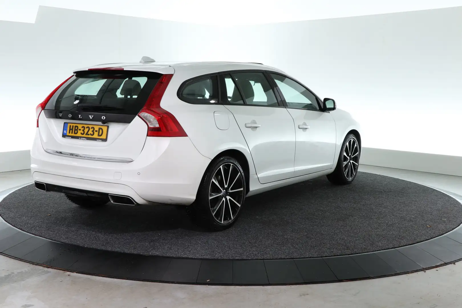 Volvo V60 2.4 D5 Twin Engine Special Edition / SCHUIF-KANTEL Blanc - 2