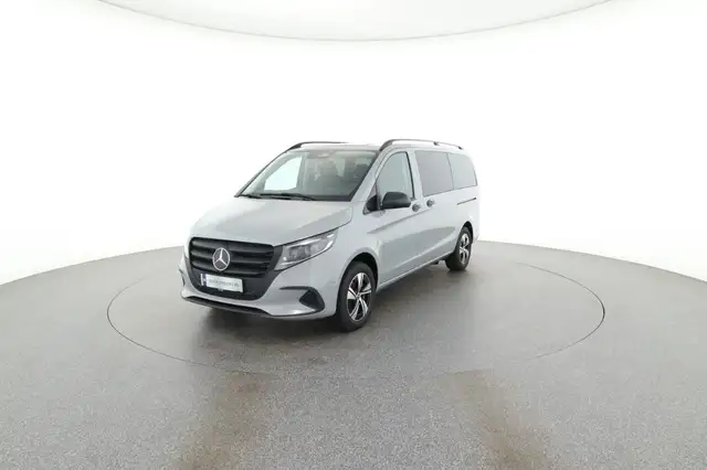 Mercedes-Benz Vito view 2