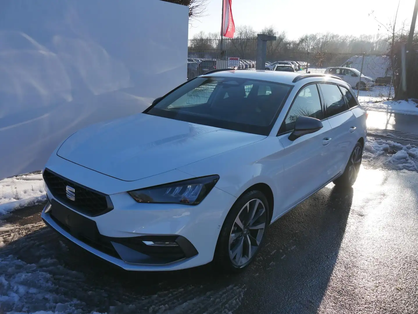 SEAT Leon Kombi FR 2.0 TDI DSG*KAMERA*AHK-SCHWENKBAR*NAVI*TE Weiß - 2