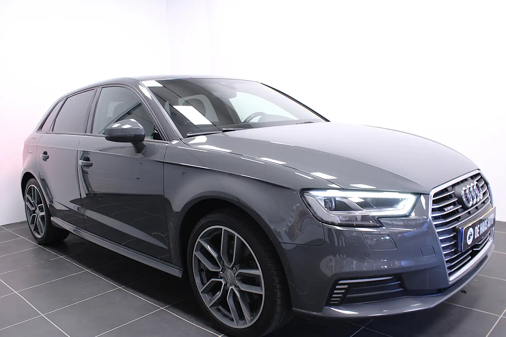 Audi A3 Sportback 40 e-tron 2x S-Line/Nano grey/18 inch/Le Grijs - 2