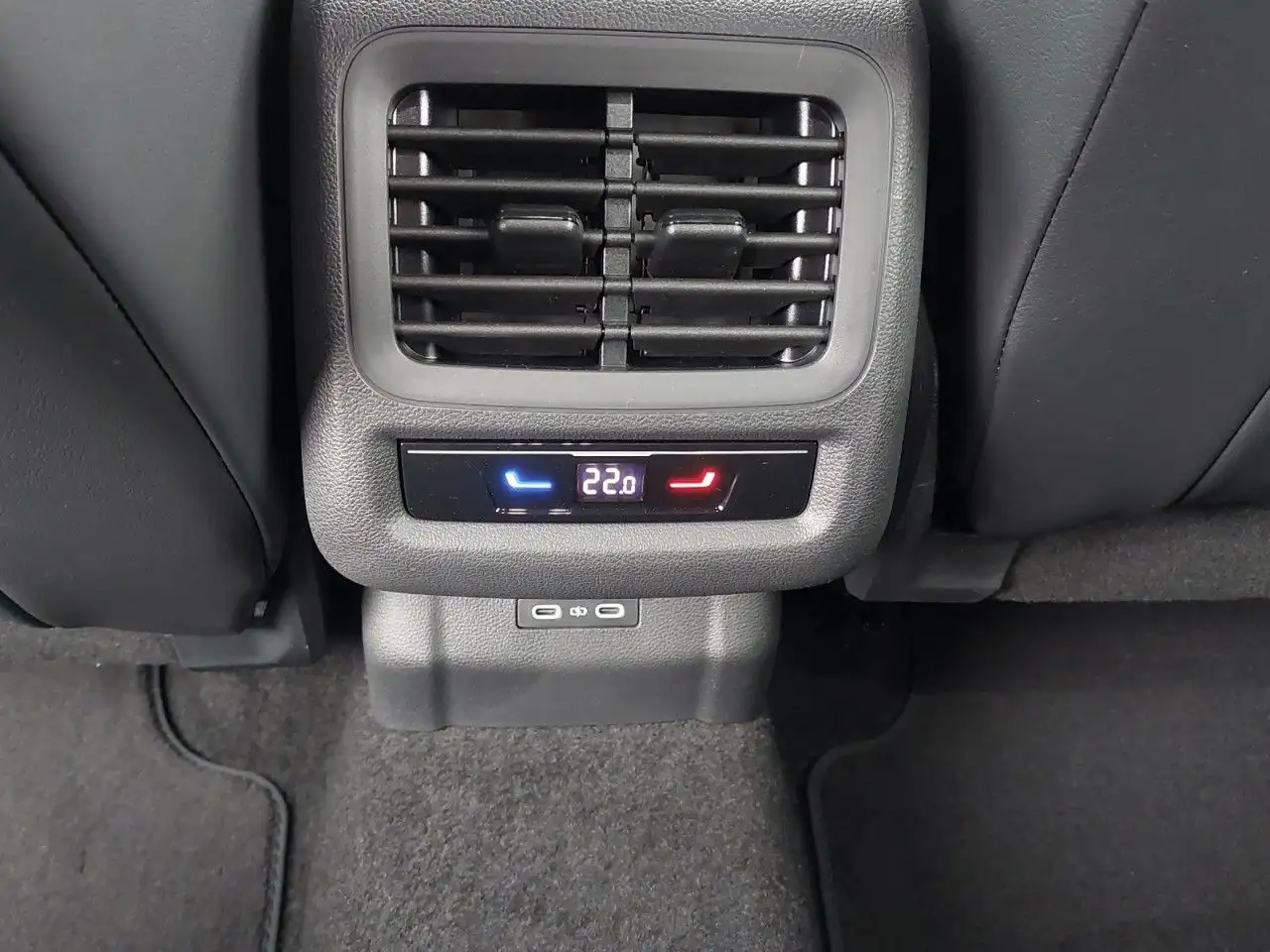 Volkswagen T-Roc T ROC 1.5 eTSI DSG RLINE LEDPLUS BLACKSTYLE AHK 13