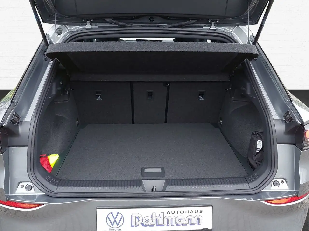 Volkswagen T-Roc T ROC 1.5 eTSI DSG RLINE LEDPLUS BLACKSTYLE AHK 16