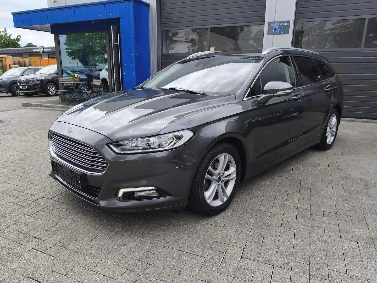 Ford Mondeo Titanium Carplay/Kessy/Navi/SHZ/PDC/17"Alu Grau - 1