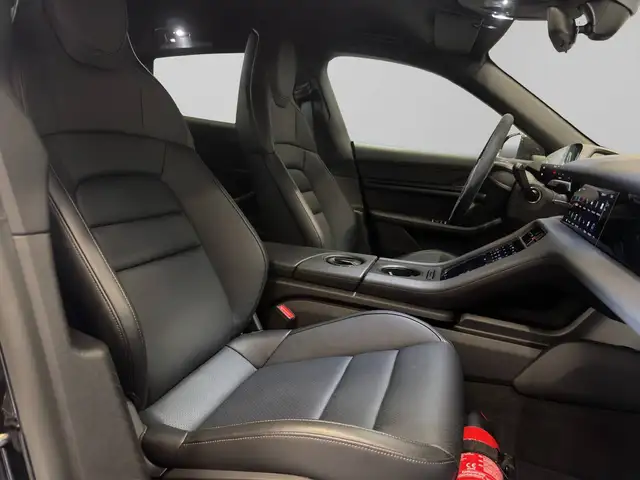 Porsche Taycan view 11