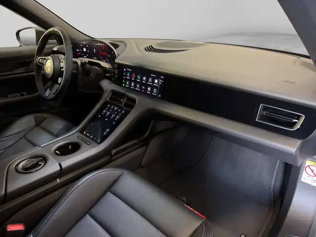 Porsche Taycan view 9