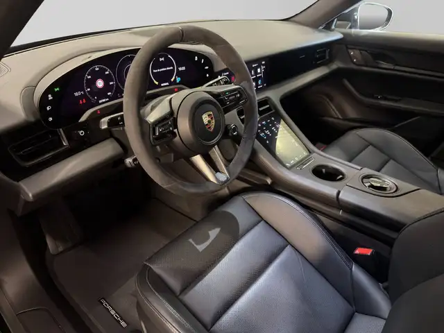Porsche Taycan view 8