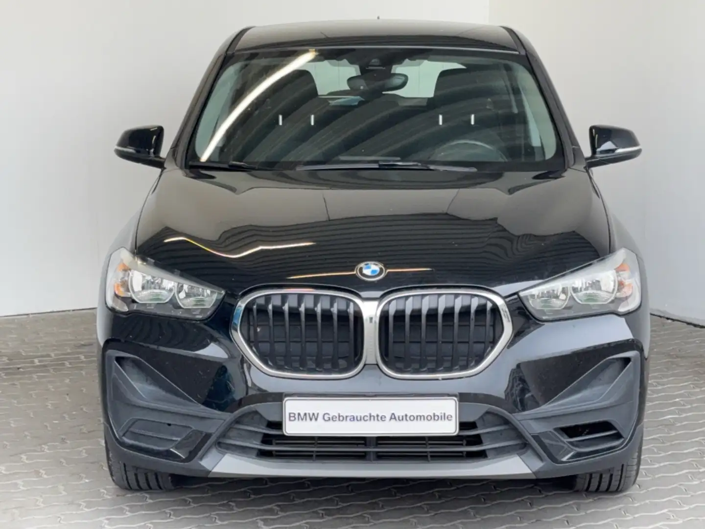 BMW X1 sDrive18i Advantage Navi.Tempo.SH.Multi.PDC. Schwarz - 1