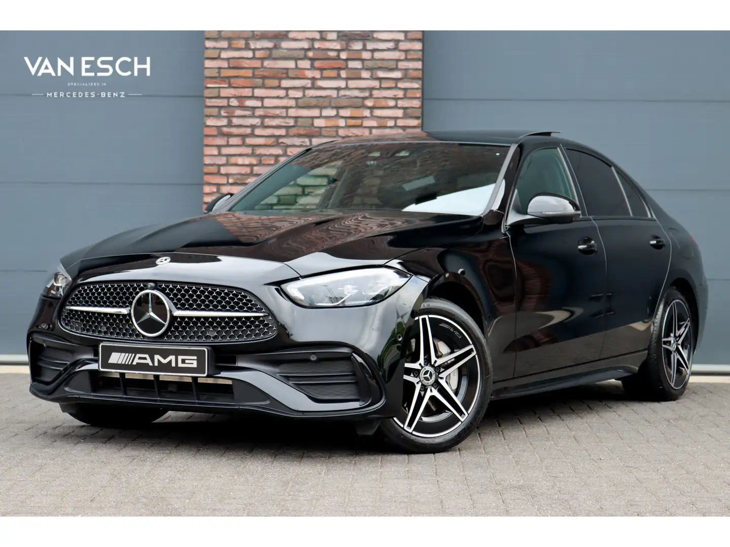 Mercedes-Benz C 300 e 4MATIC AMG Line Aut9 | Panoramadak | Distronic+ Zwart - 1