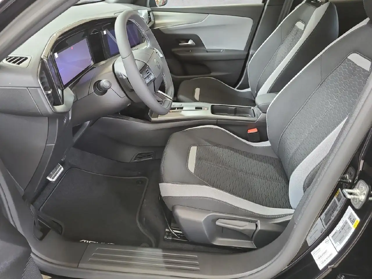 Opel Mokka Edition 1.2 100KW/136PS AT6 +SHZ+LKHZ+ 9
