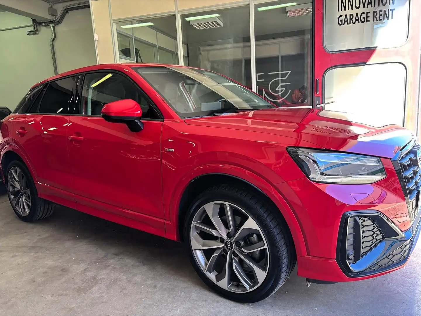 Audi Q2 30 2.0 tdi Identity Black s-tronic - Gancio traino Rood - 2