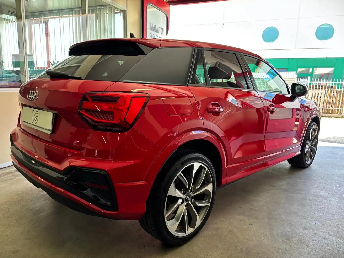 Audi Q2 30 2.0 tdi Identity Black s-tronic - Gancio traino Rood - 1
