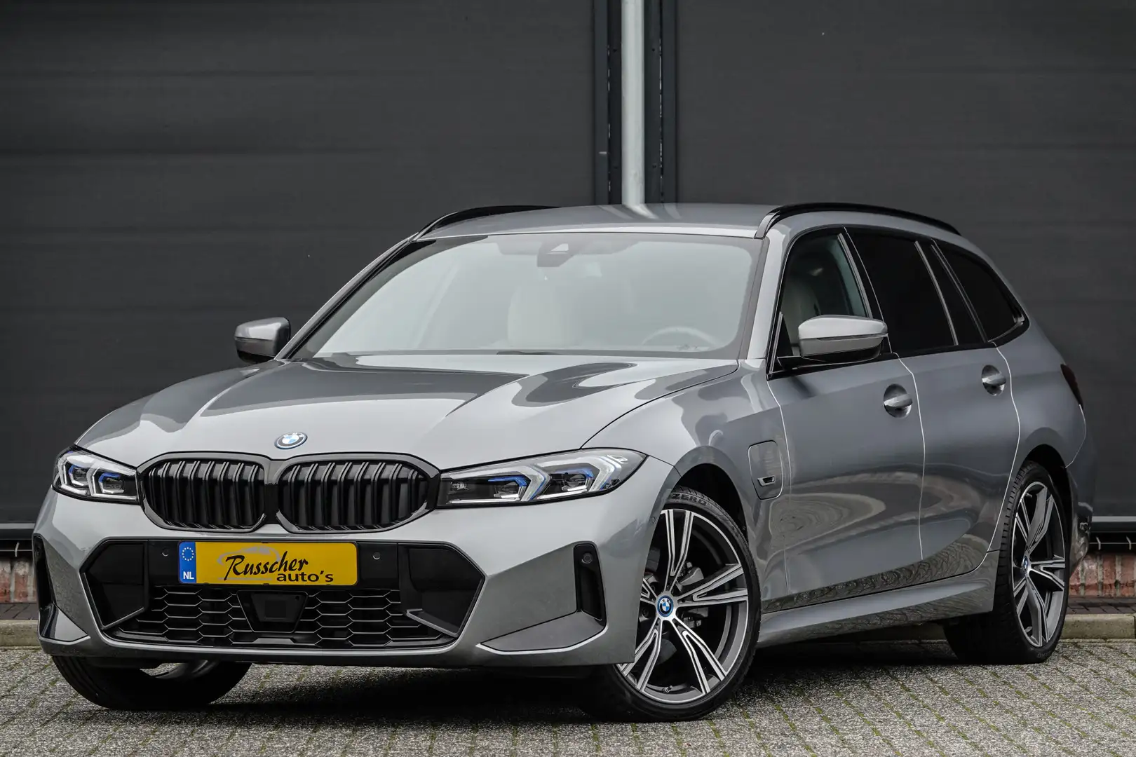 BMW 330 3-serie Touring 330e 292Pk Aut. | Plug-In Hybrid | Grijs - 1
