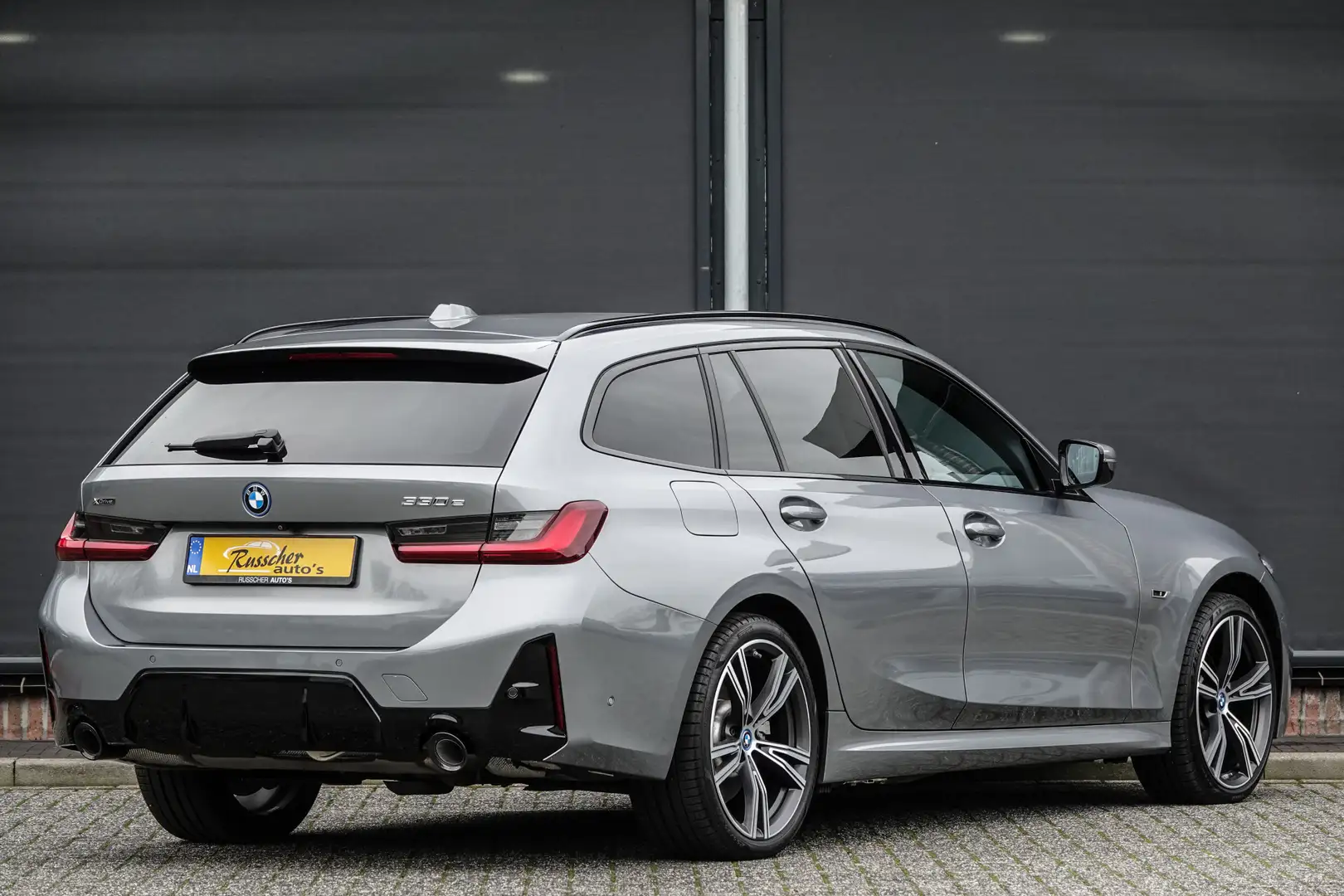 BMW 330 3-serie Touring 330e 292Pk Aut. | Plug-In Hybrid | Grijs - 2