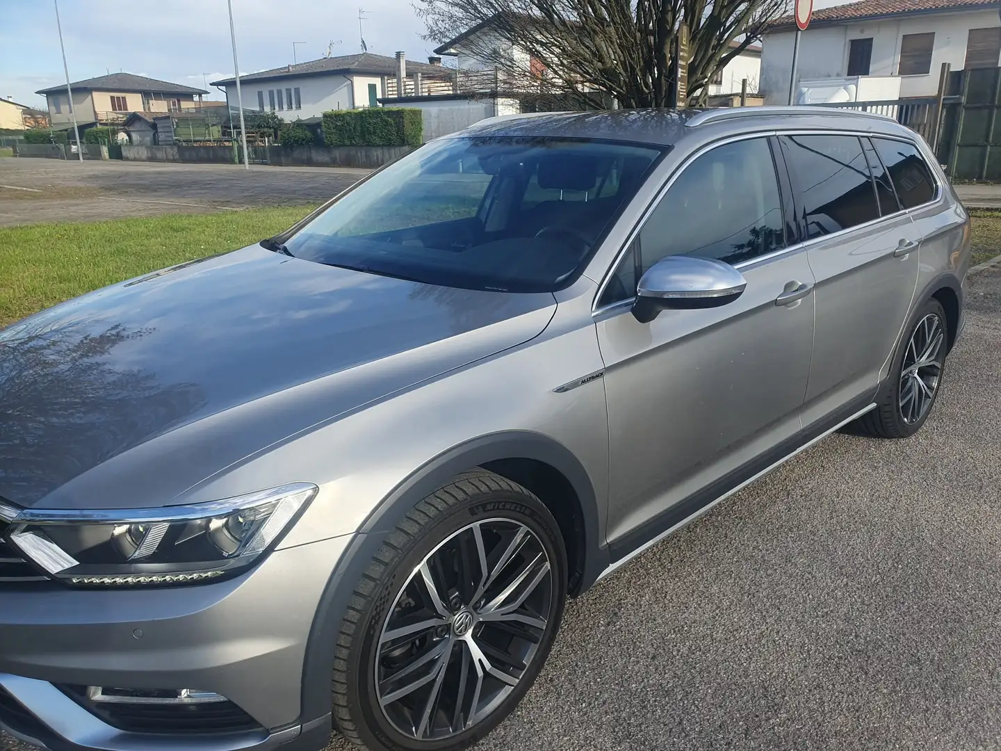 Volkswagen Passat Alltrack 2.0 tdi 4motion 190cv dsg Grigio - 2