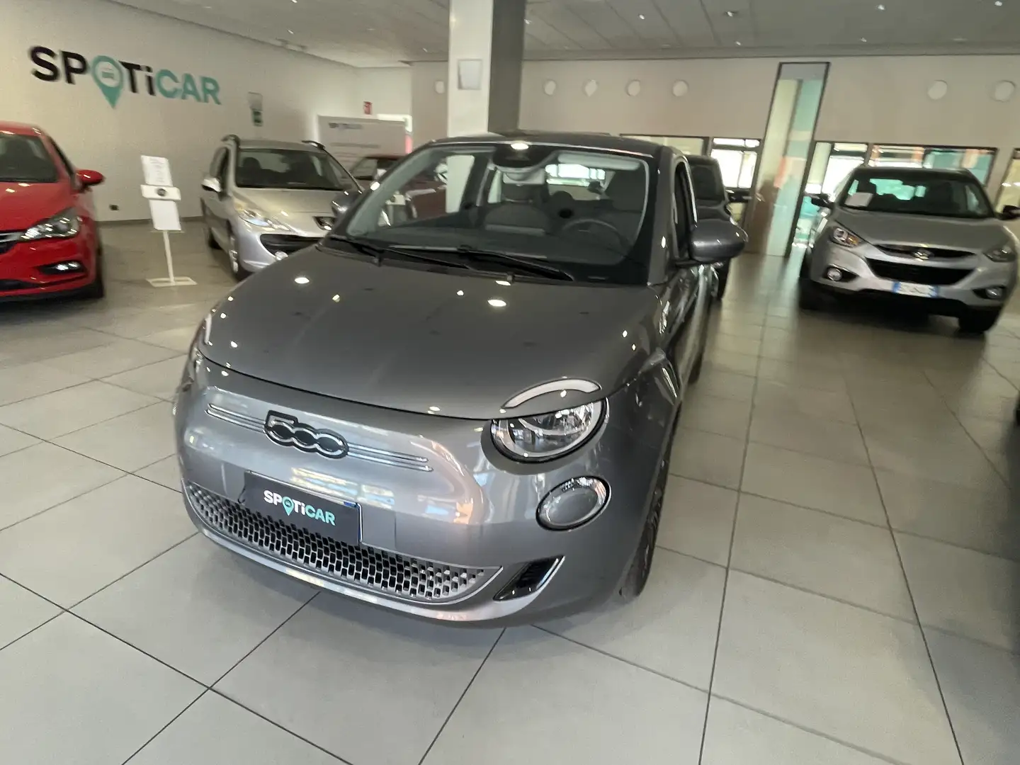 Fiat 500e 42 kWh La Prima Grijs - 1