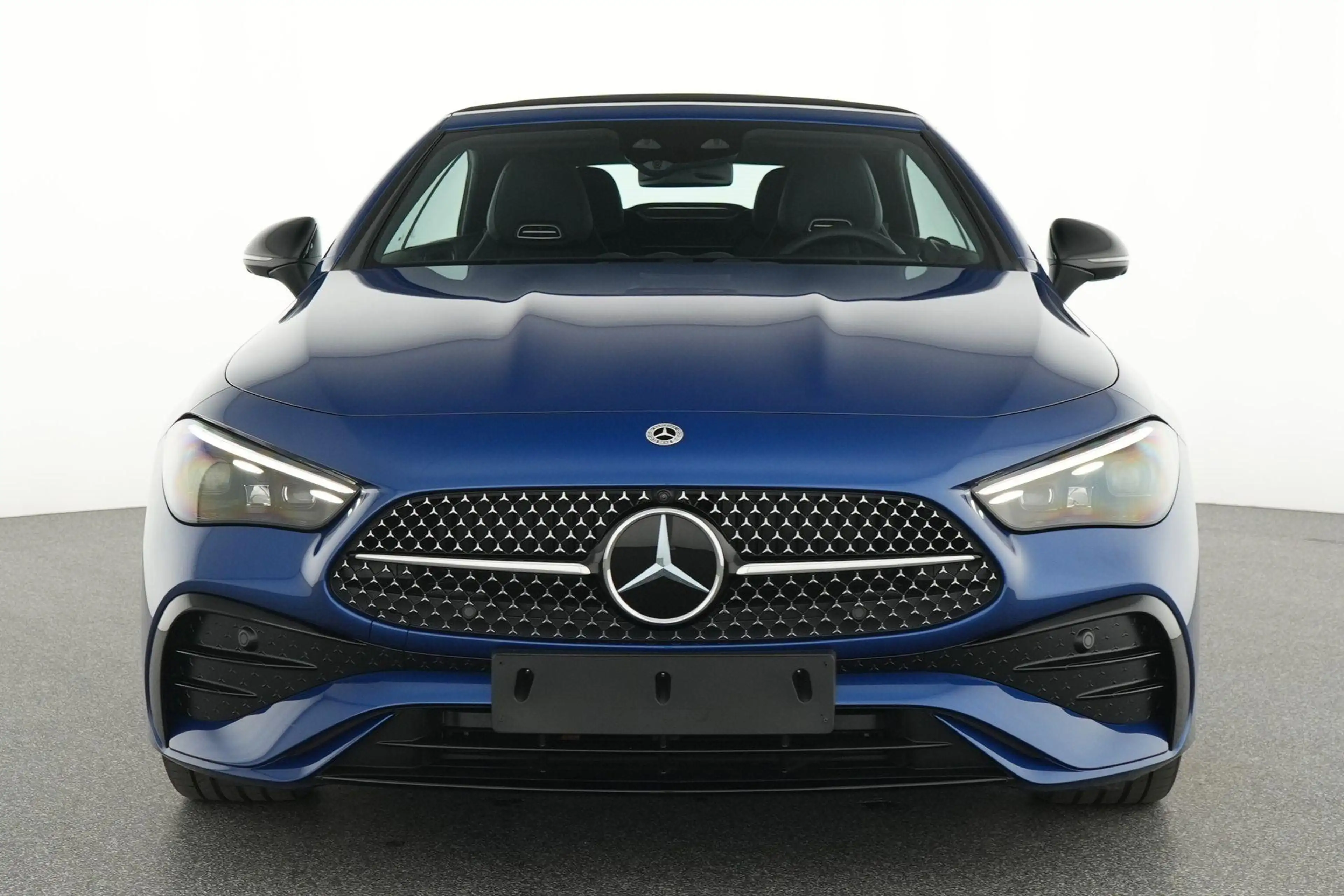 Mercedes-Benz CLE 200 Cabriolet AMG Line — photo 6