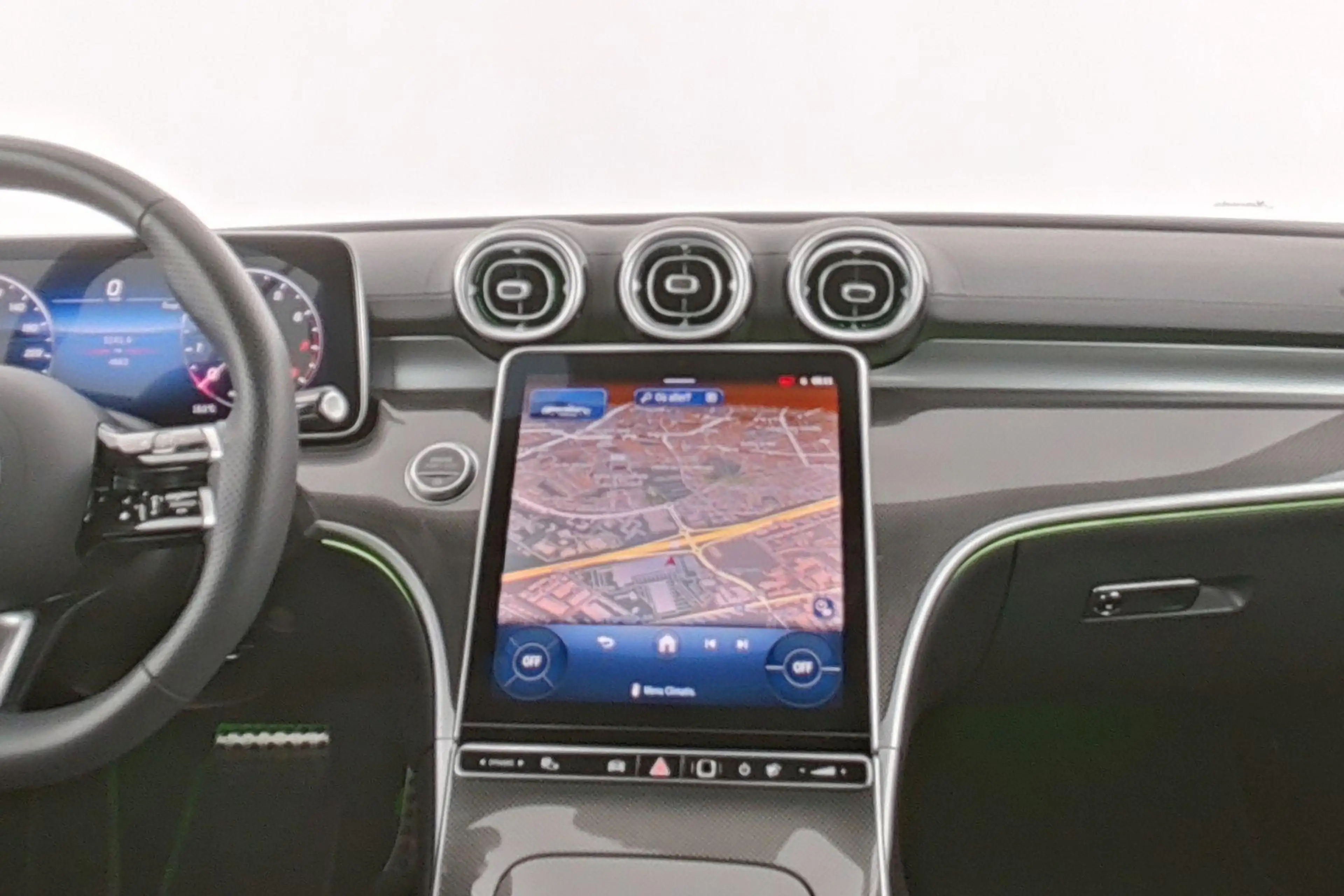 Mercedes-Benz CLE 200 Cabriolet AMG Line — photo 15