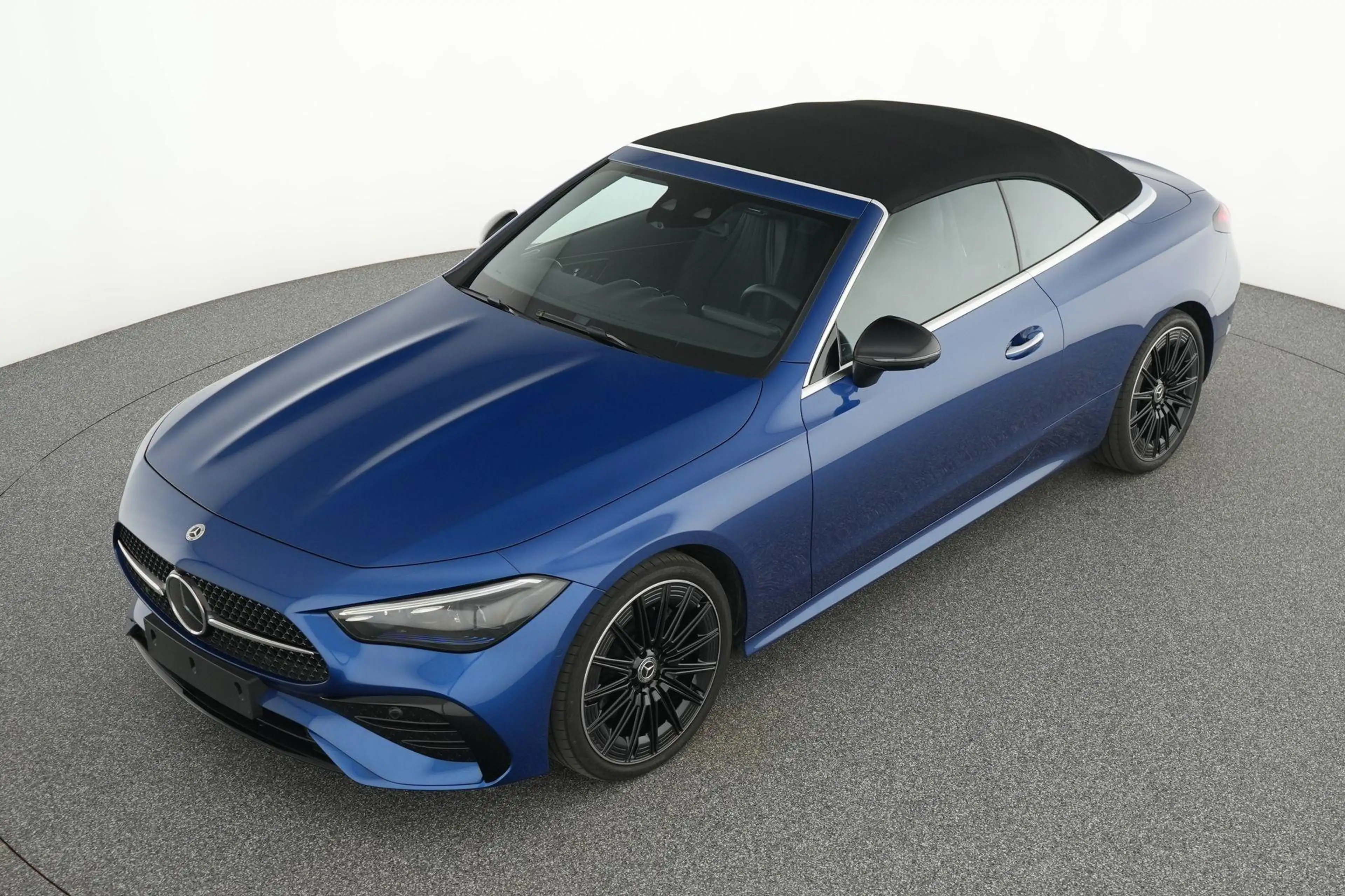 Mercedes-Benz CLE 200 Cabriolet AMG Line — photo 11